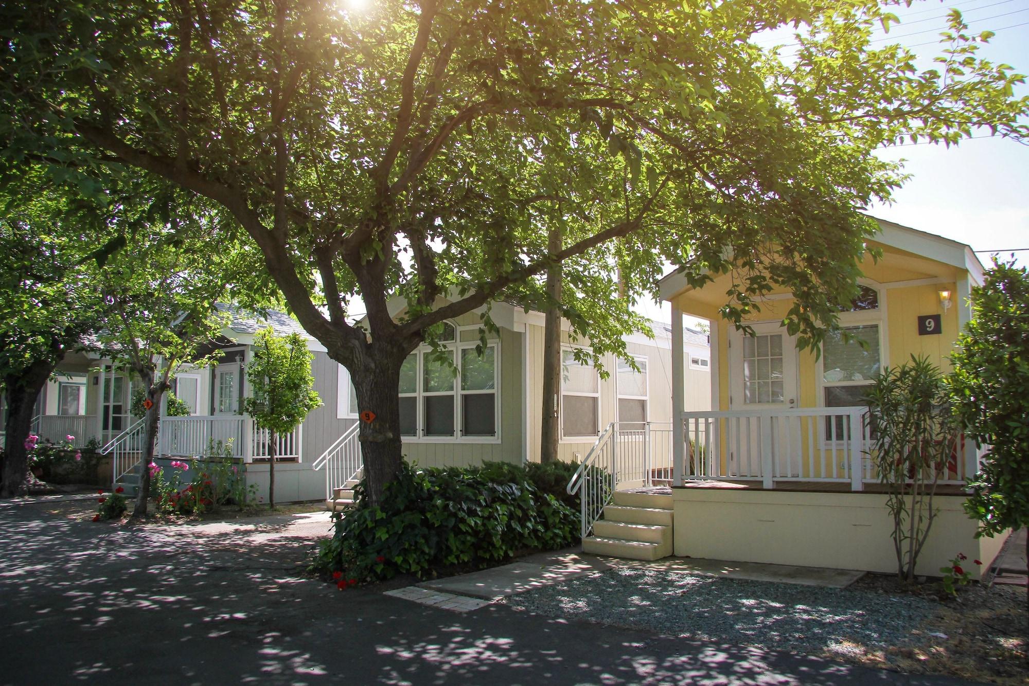 Vista Exterior Arden Acres Executive Suites and Cottages