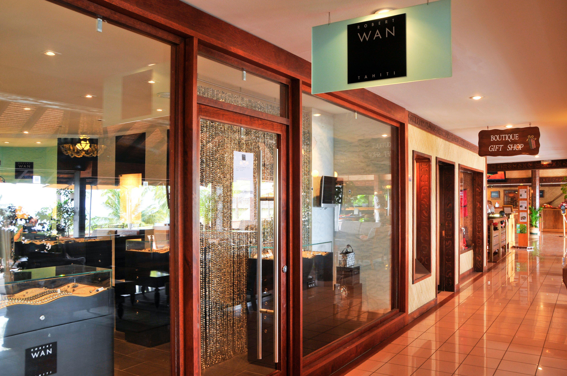 Vista Exterior InterContinental Resort Tahiti by IHG