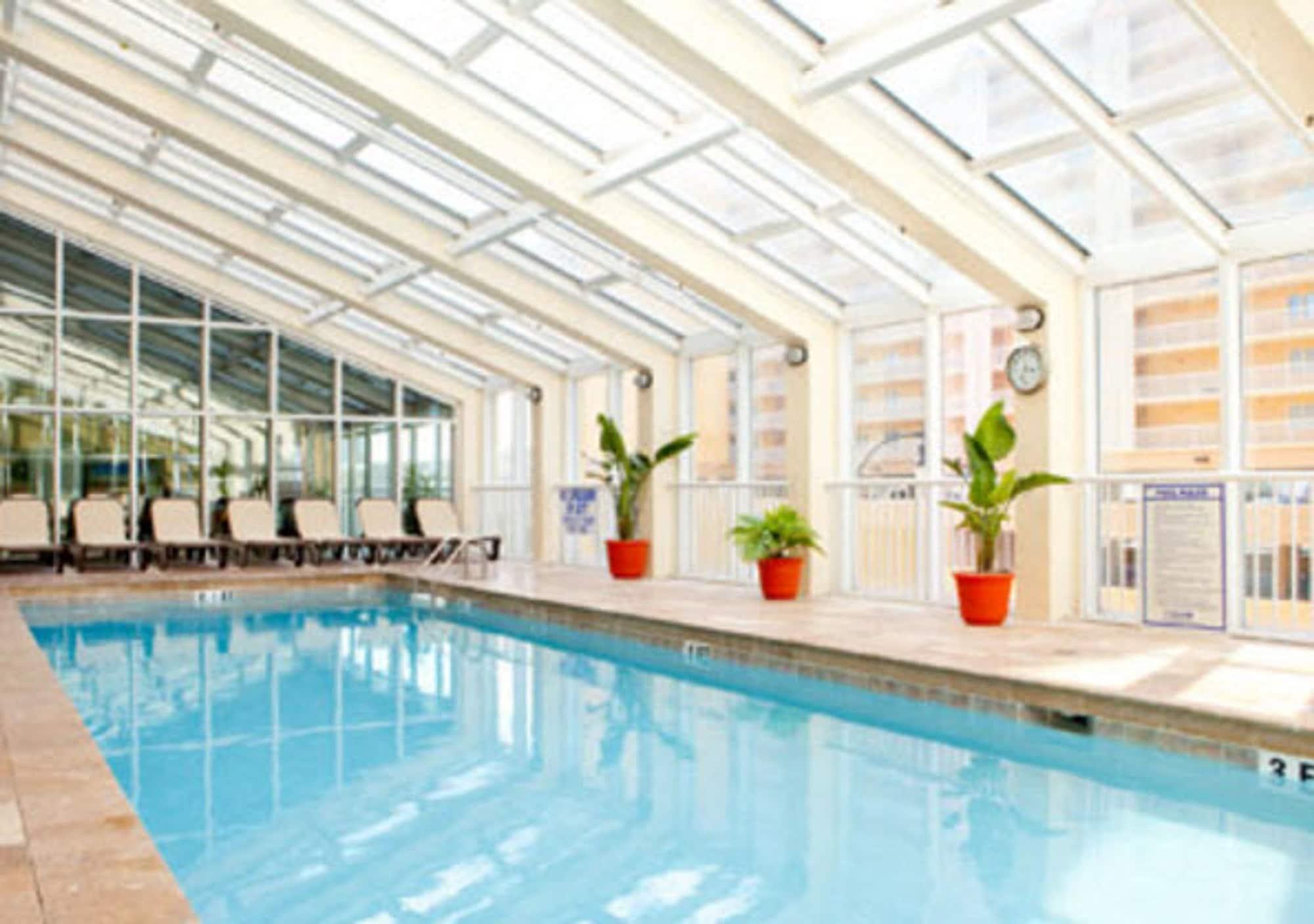Vista Piscina Shore Crest Oceanfront 2 Bdrm 102