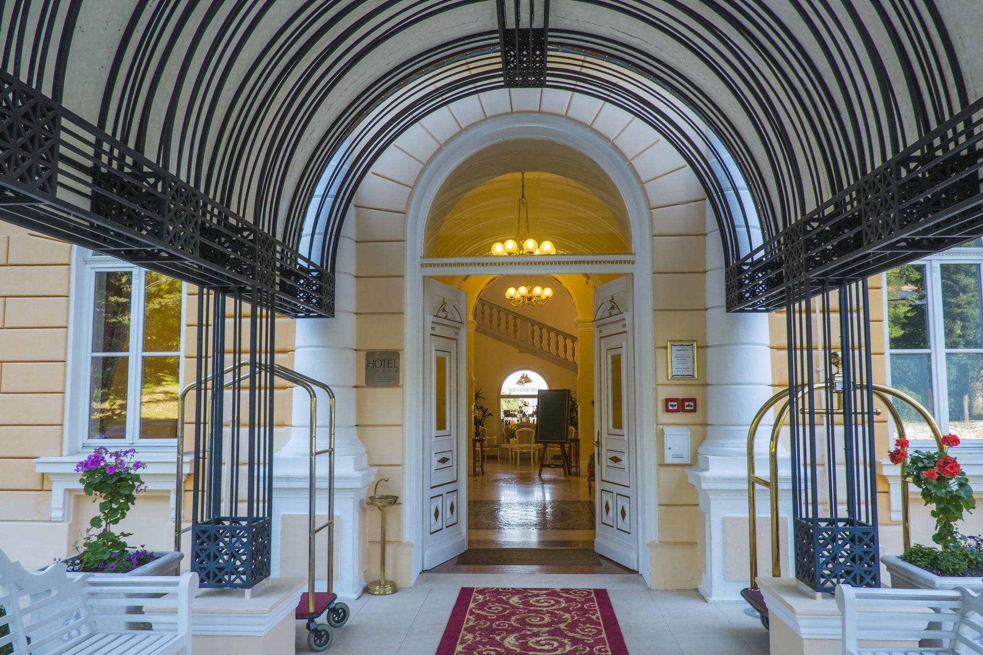 Vista Exterior Hotel Kvarner Palace