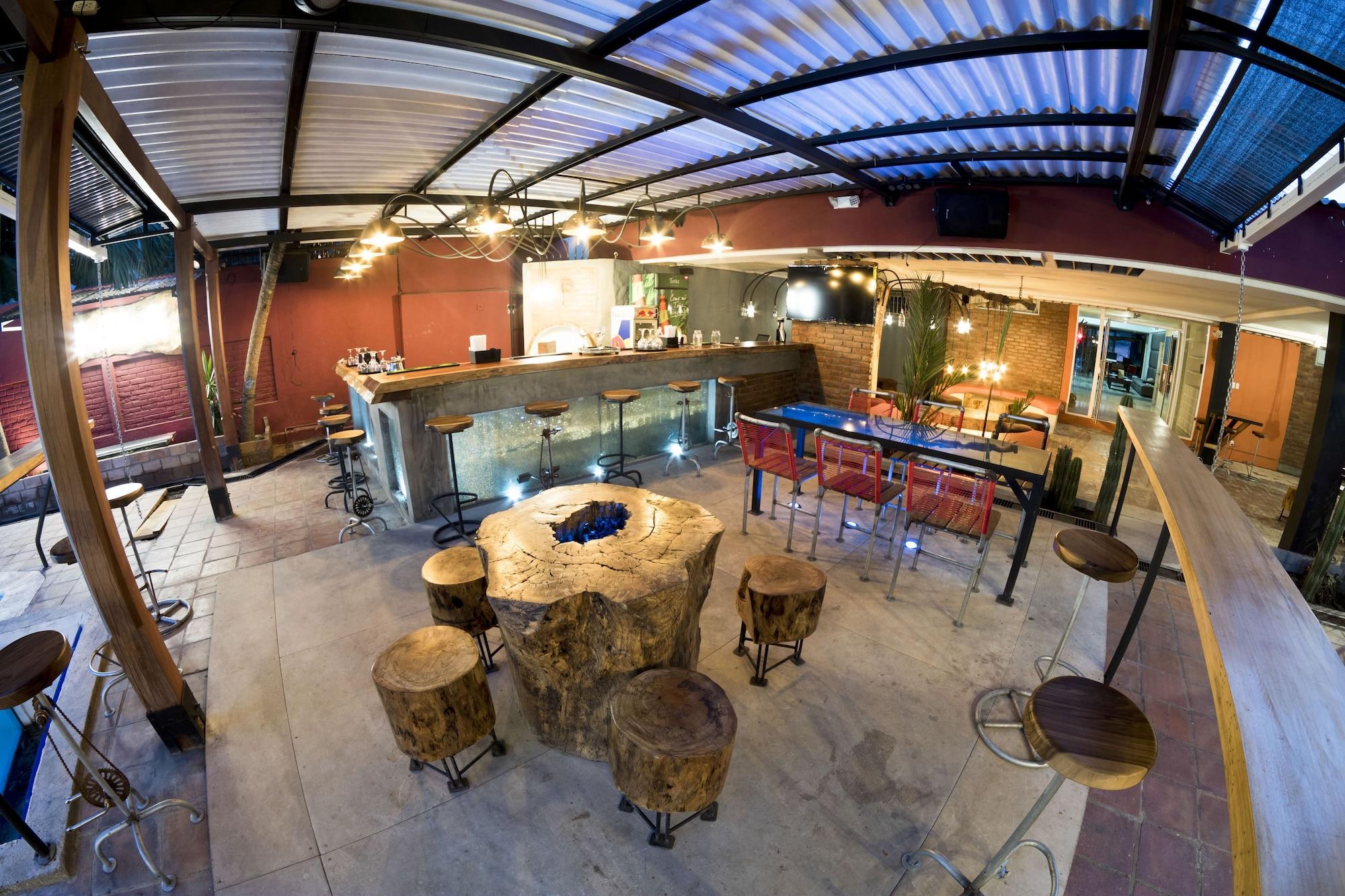 Bar/Salón Pachamama - Hotel - Hostel