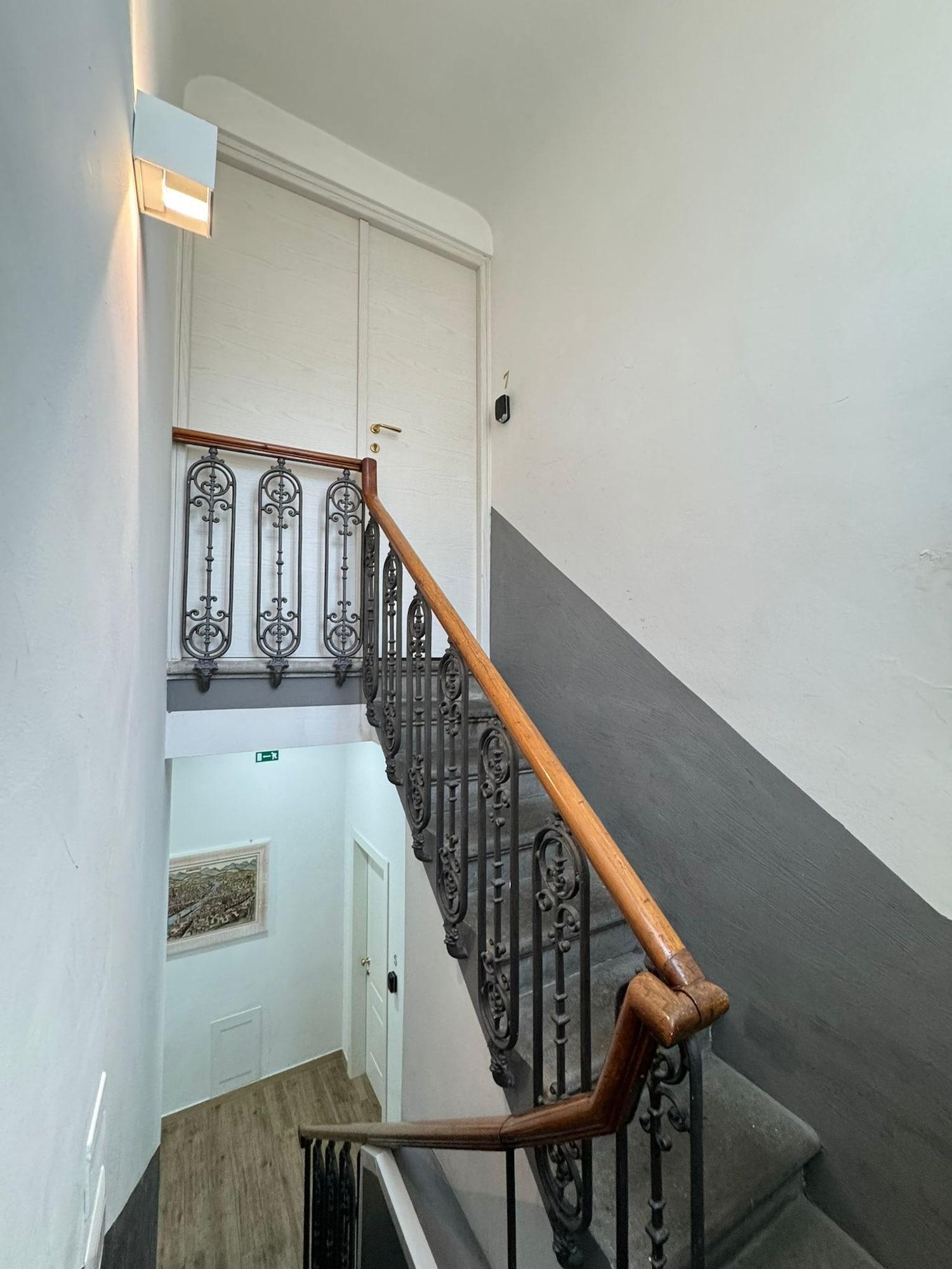 Varios Apollo Guest House