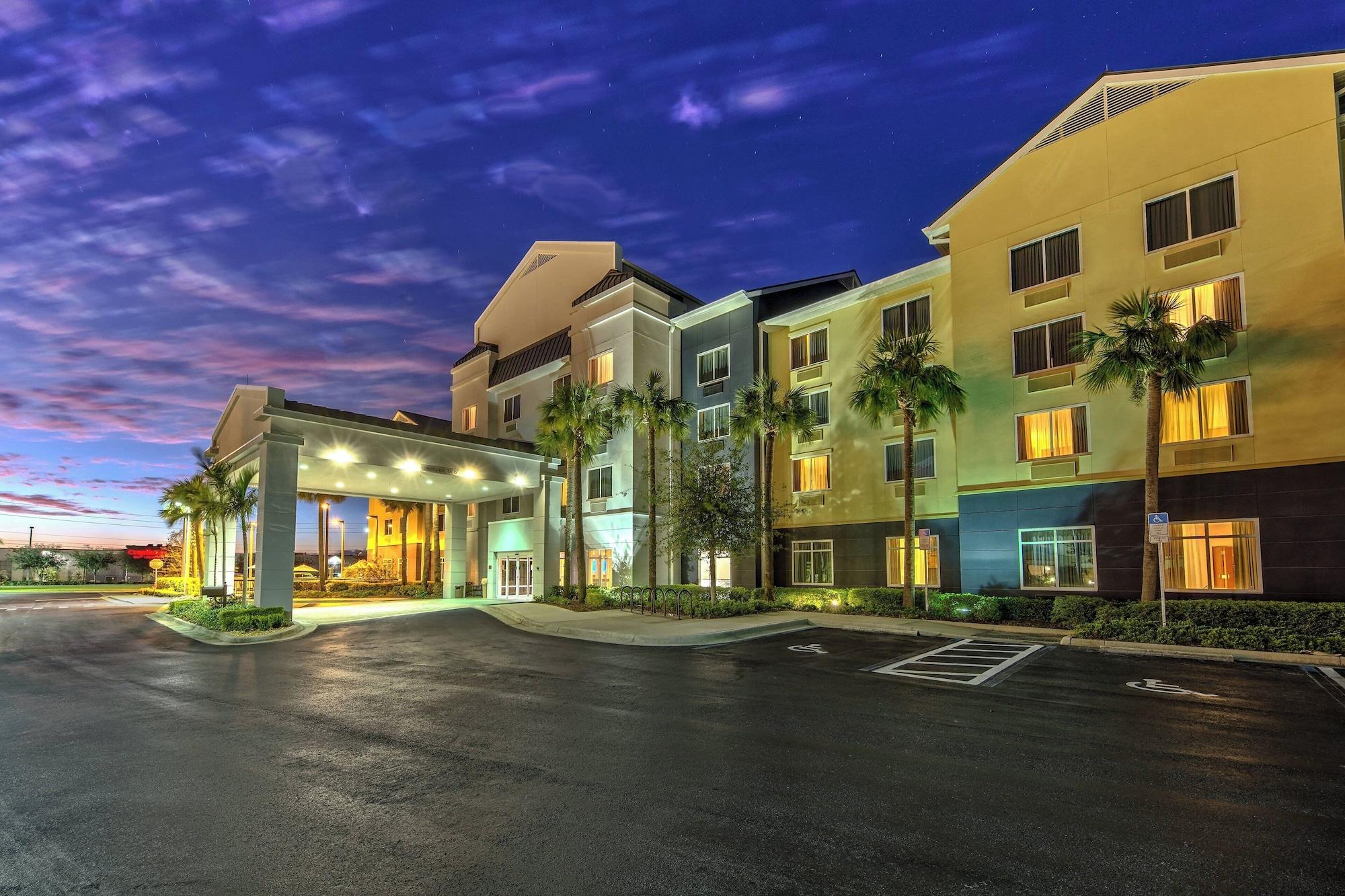 Vista Exterior Fairfield Inn & Suites by Marriott Naples