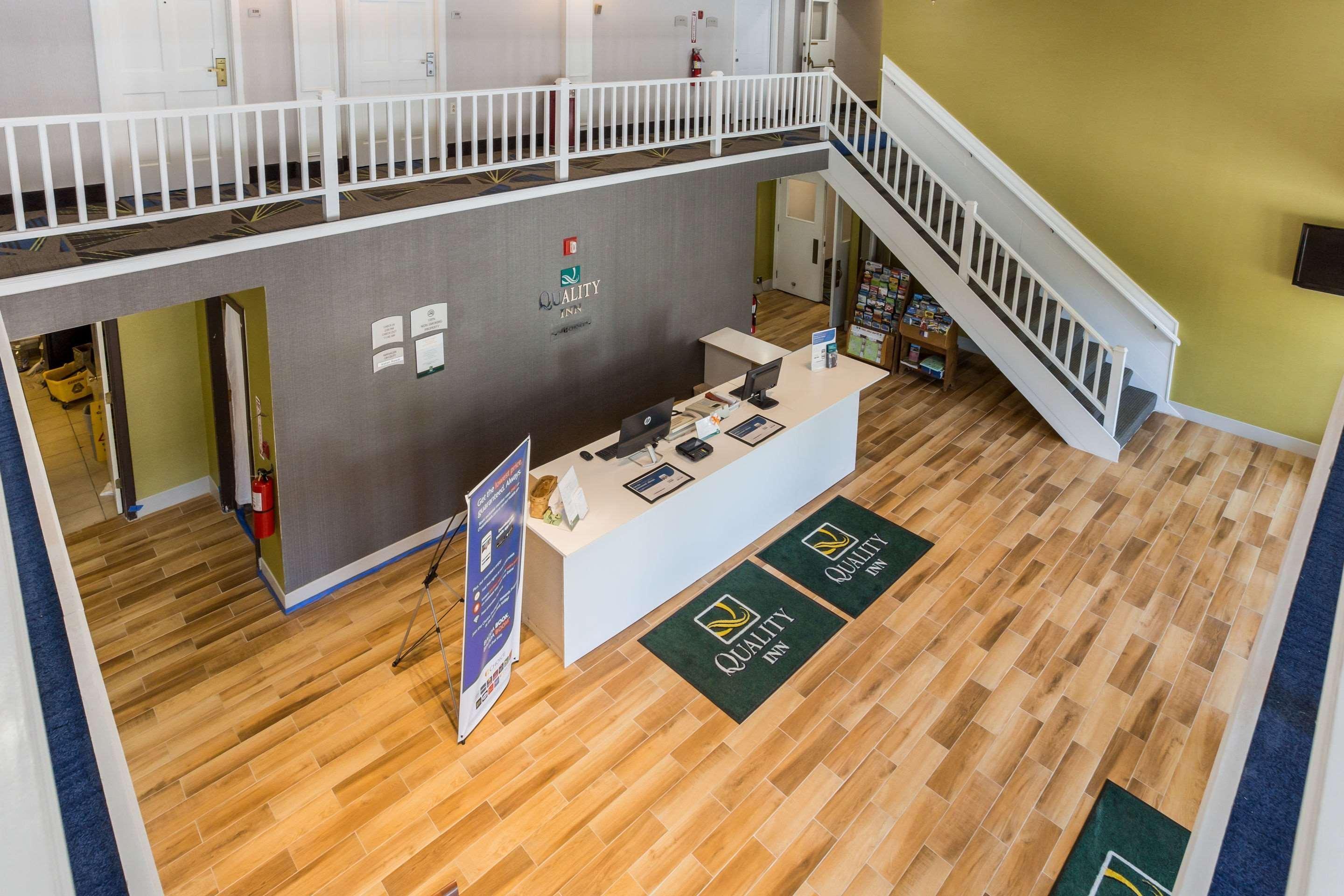 Vista Lobby Quality Inn White River Junction