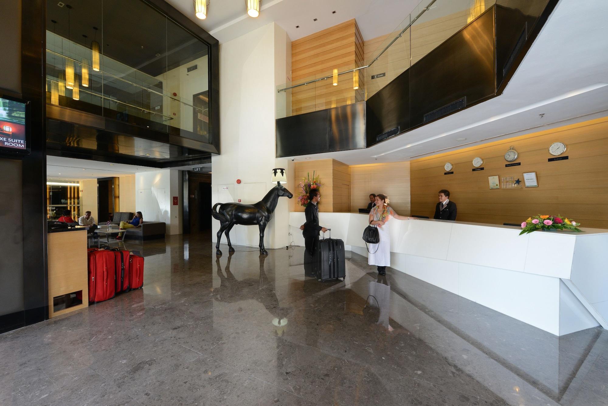 Vista Lobby Horizon Hotel