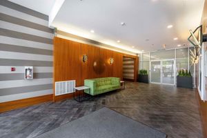 Alquiler Vacacional - Vancouver Getaway w/ Fireplace, Sauna, & Parking!