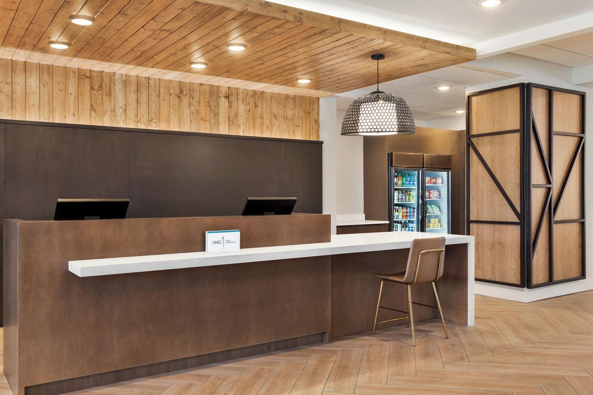 Vista Lobby Staybridge Suites Montréal Airport - St-Laurent by IHG