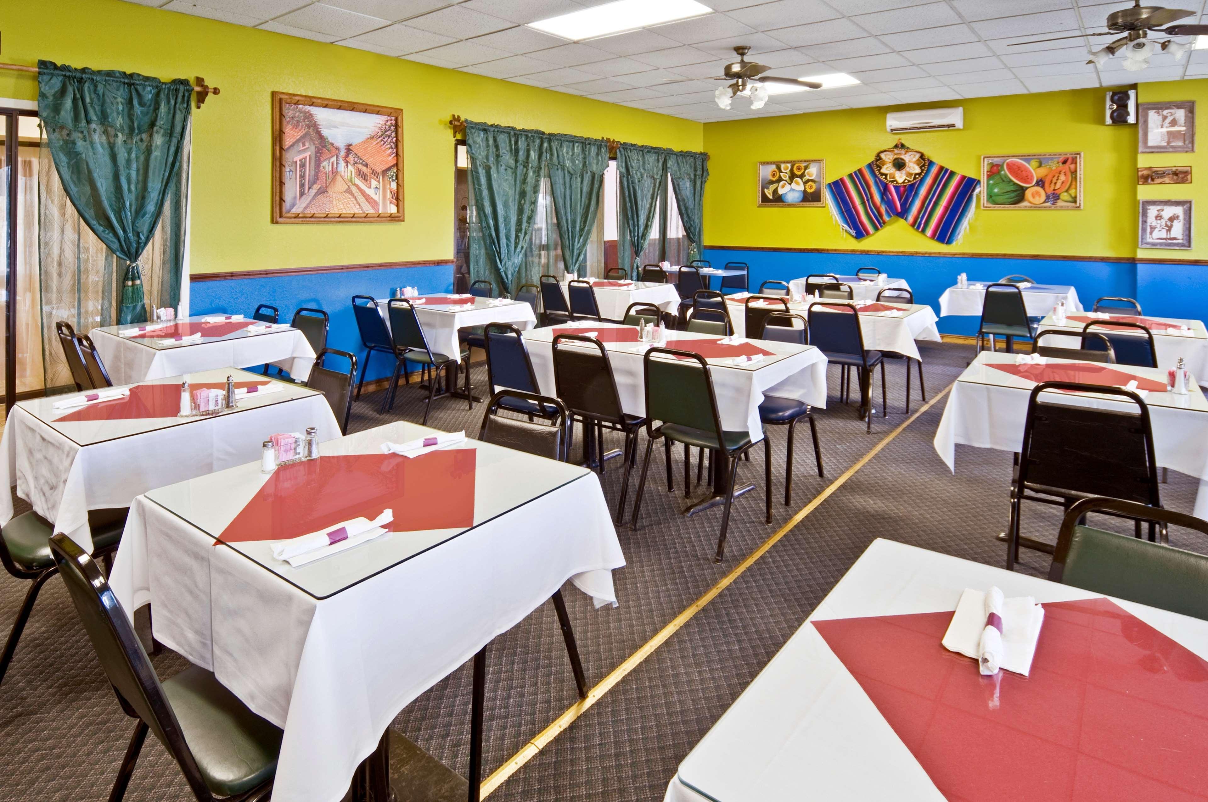 Restaurant Americas Best Value Inn and Suites Hesston