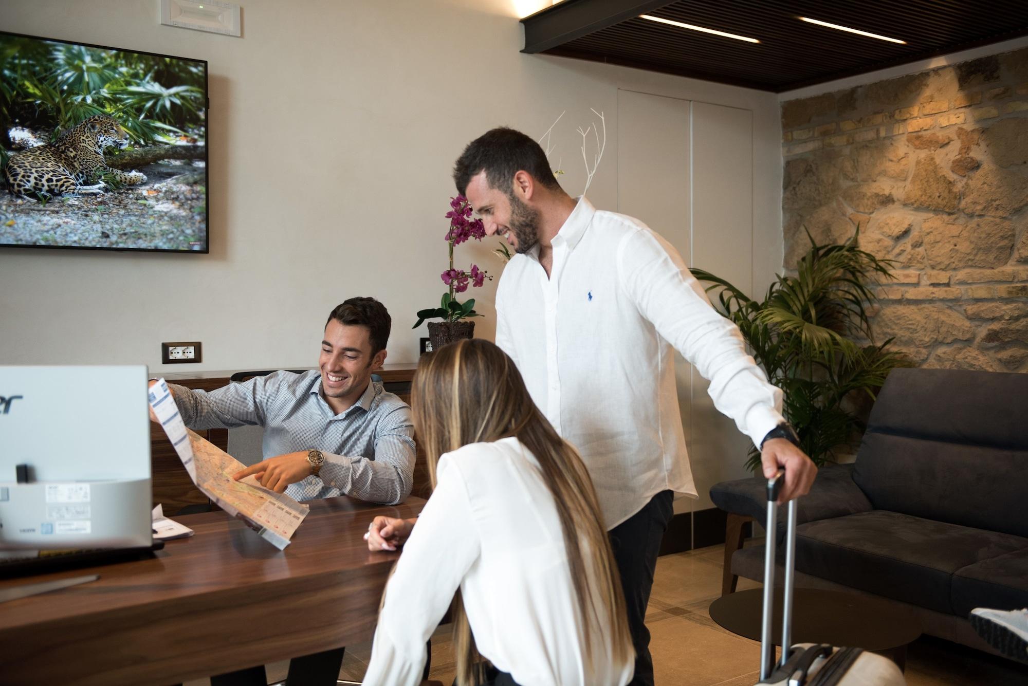 Vista Lobby Gasometer Urban Suites