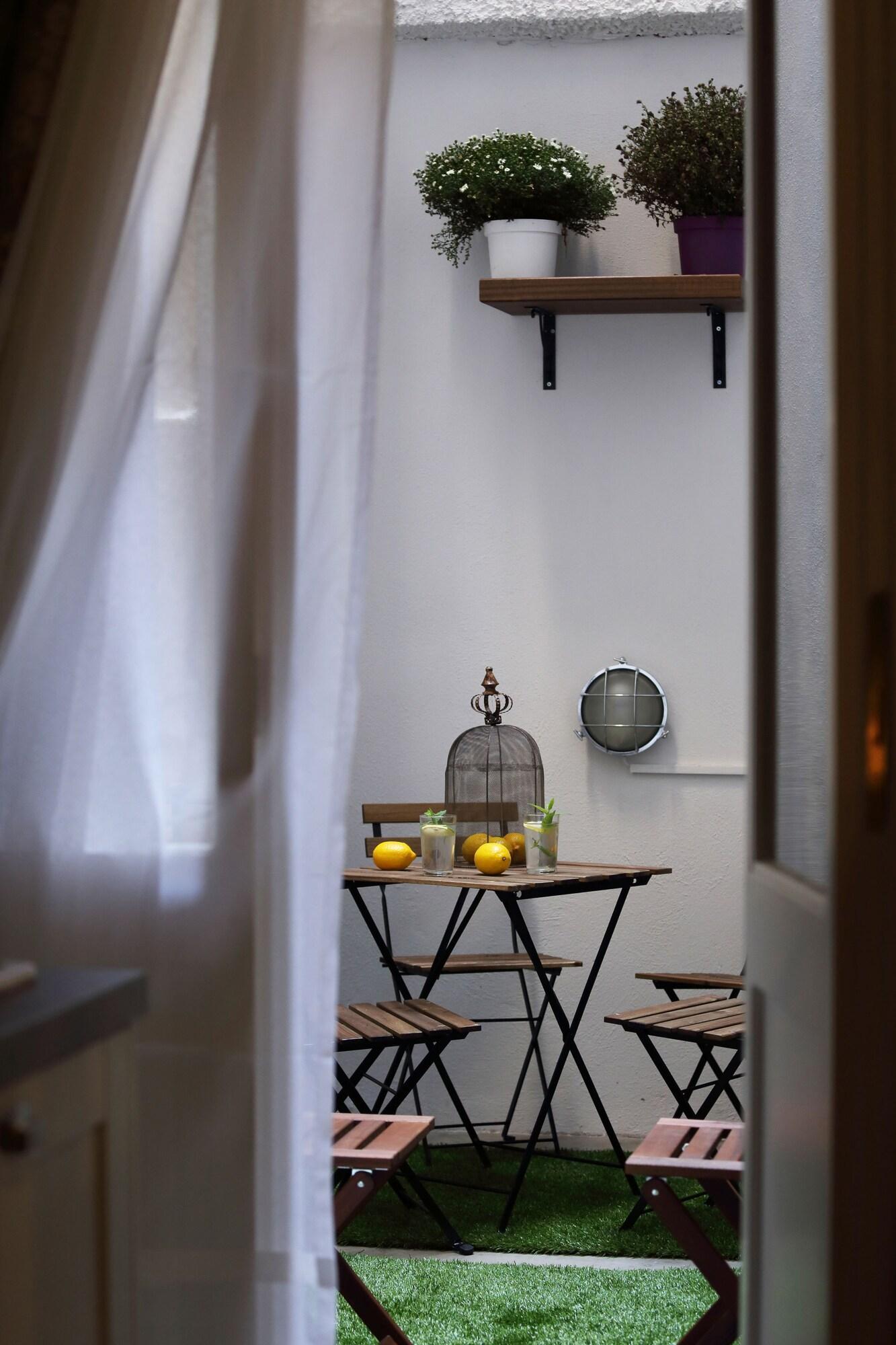 Varios V1935 Luxurious Apartments