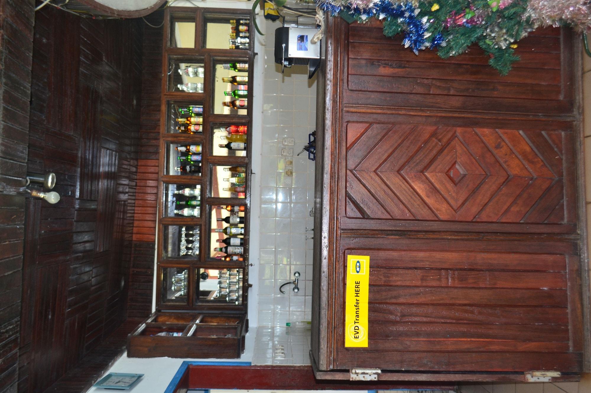 Bar/Salón Adrien Beach Hotel