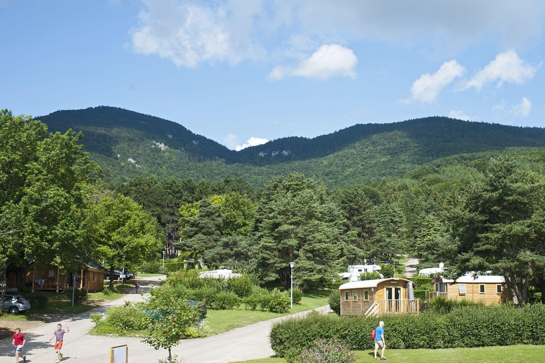 Varios Huttopia Divonne