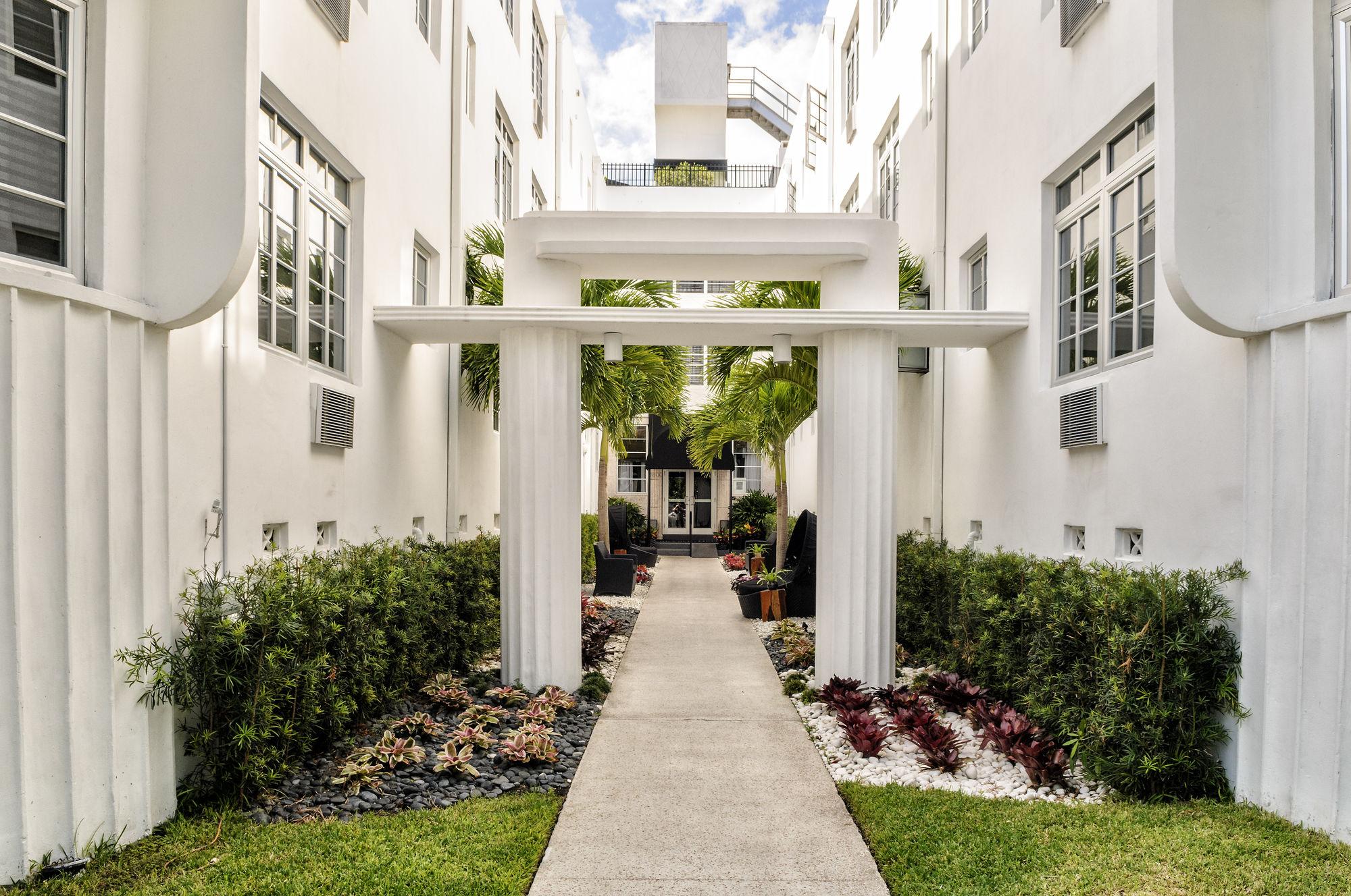 Hotel Lincoln Arms Suites
