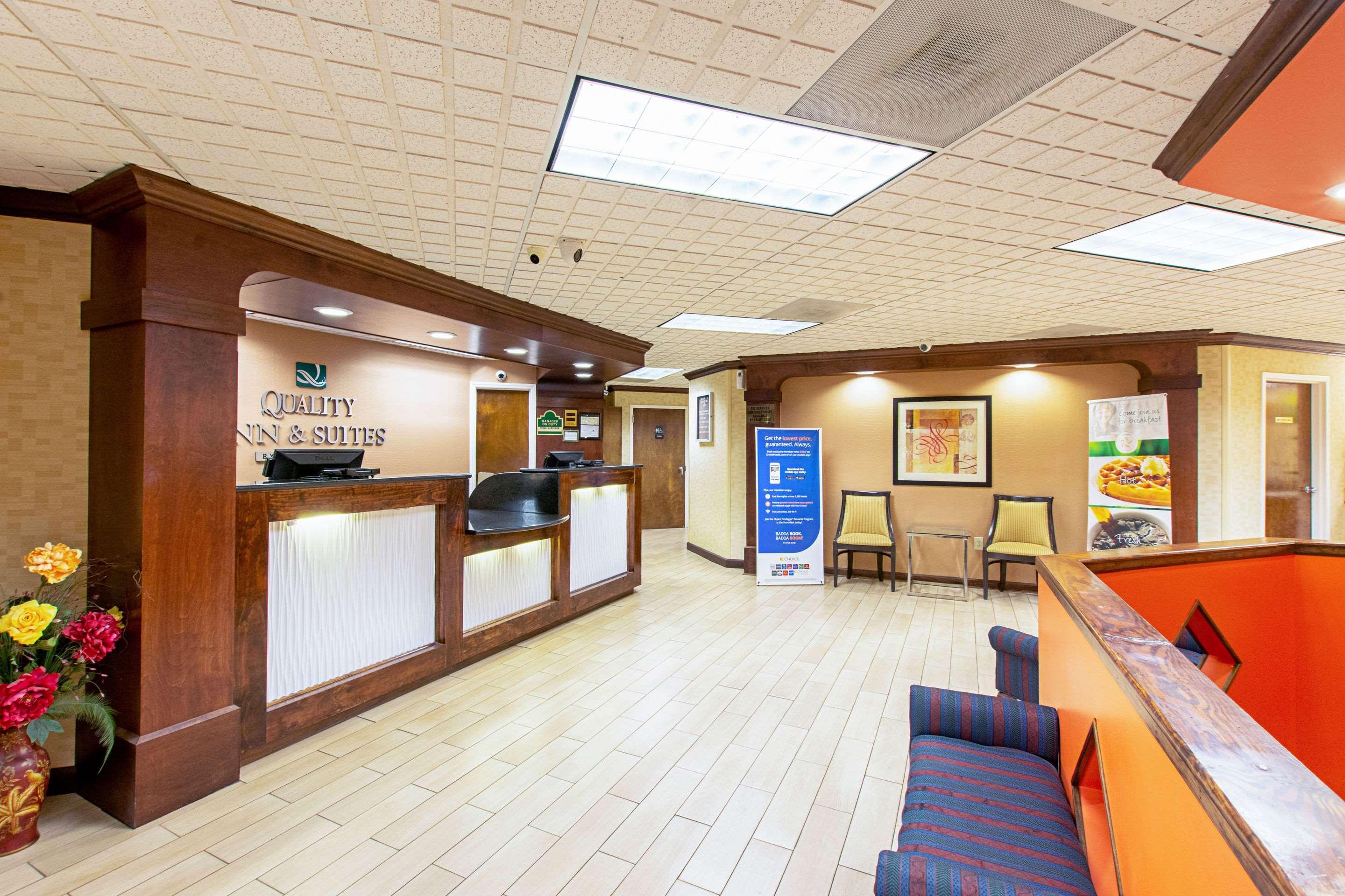 Vista Lobby Quality Inn & Suites Florence Civic Center