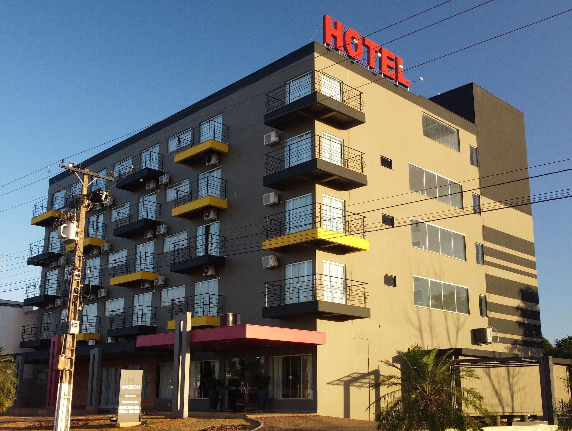 Vista Exterior Maison Hotel