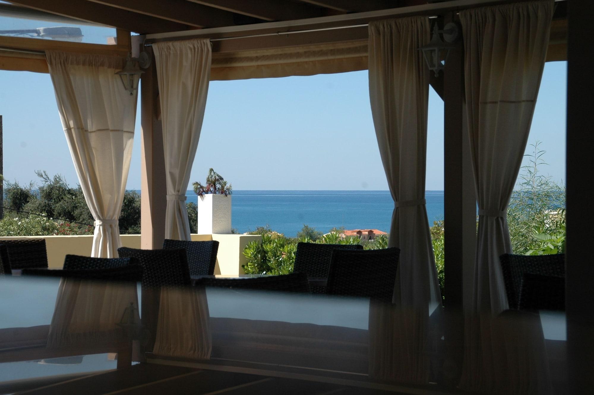 Bar/Salón Anna Studios