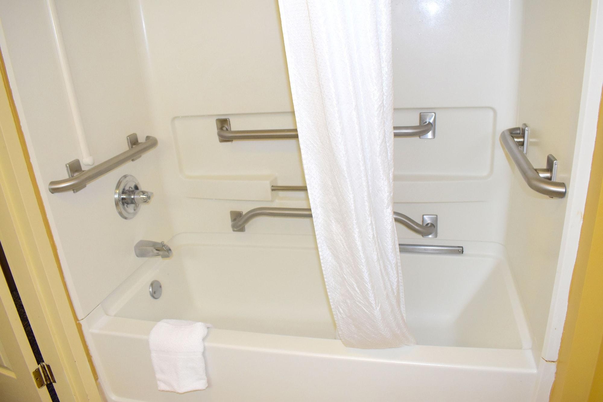 Equipamiento de Habitación Days Inn & Suites by Wyndham Tucker/Northlake