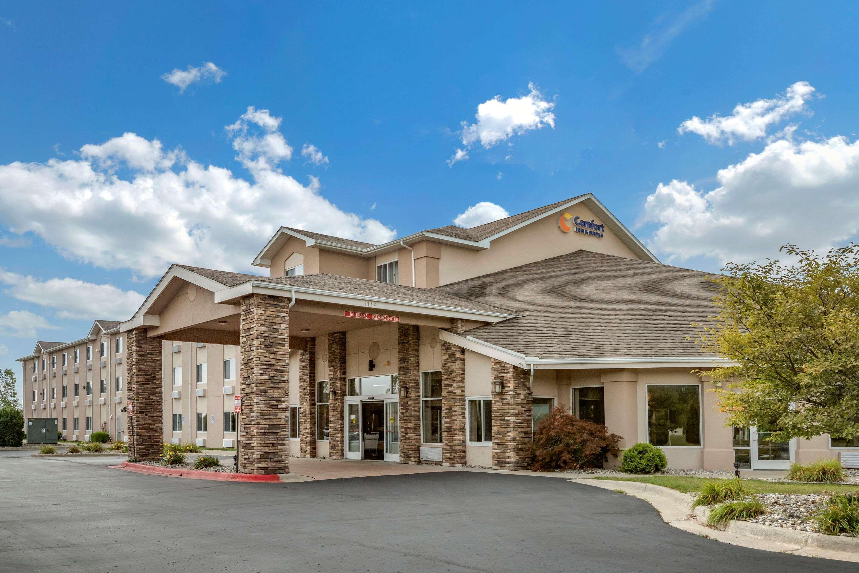 Vista Exterior Comfort Inn & Suites Dimondale - Lansing