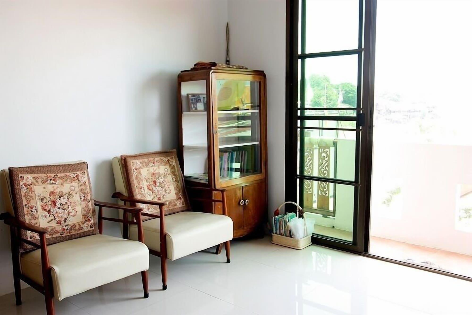 Vista Lobby Loy Manee House