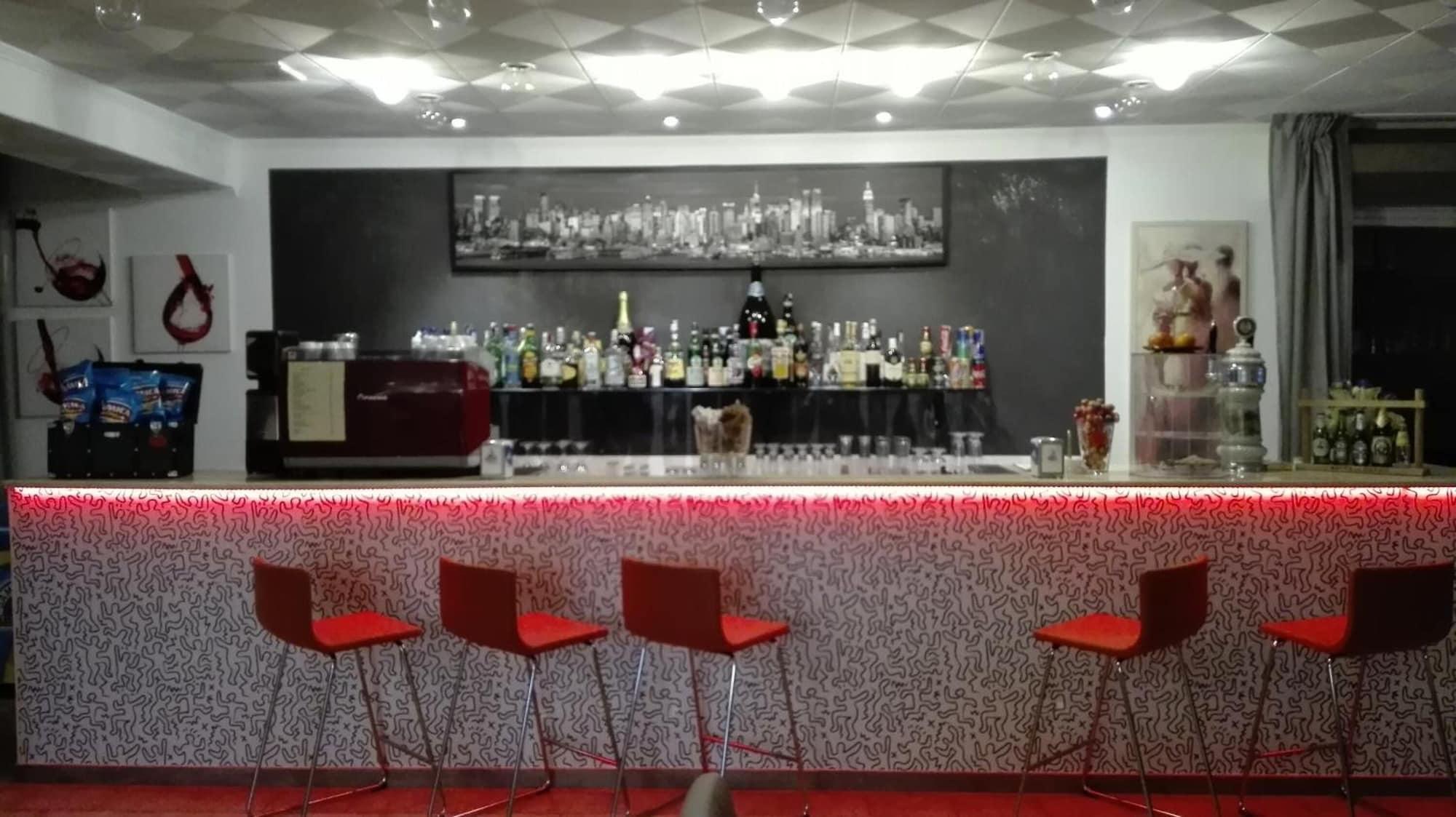 Bar/Salón Hotel Etna