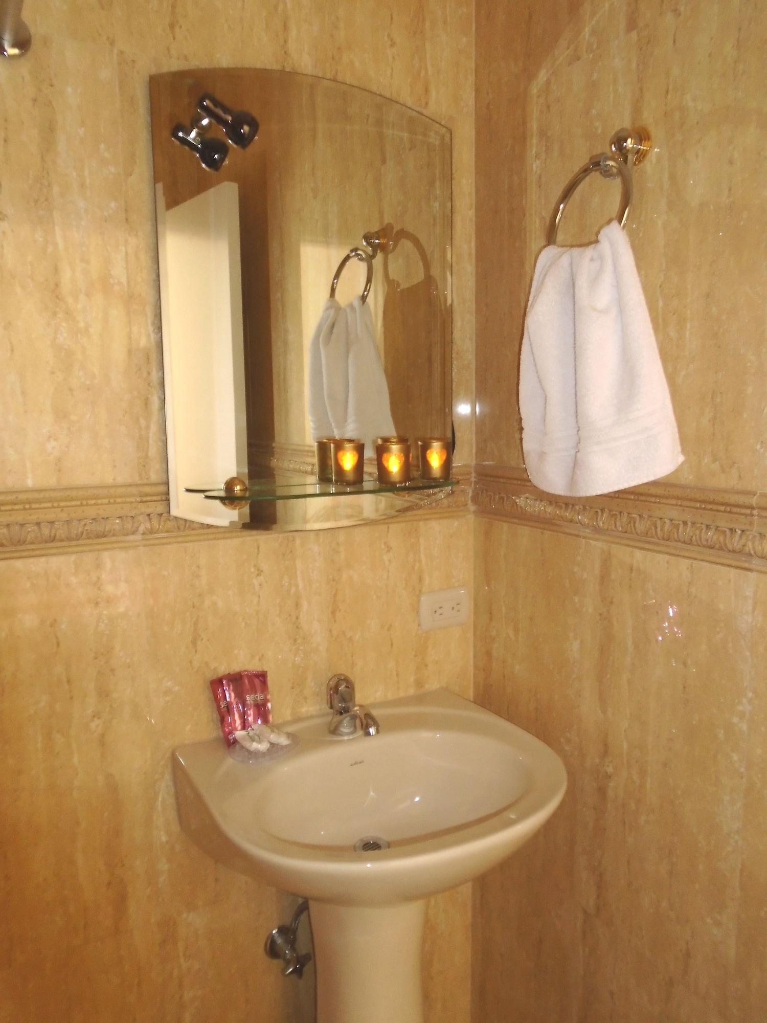 Equipamiento de Habitación Jeshua Inn Guayaquil