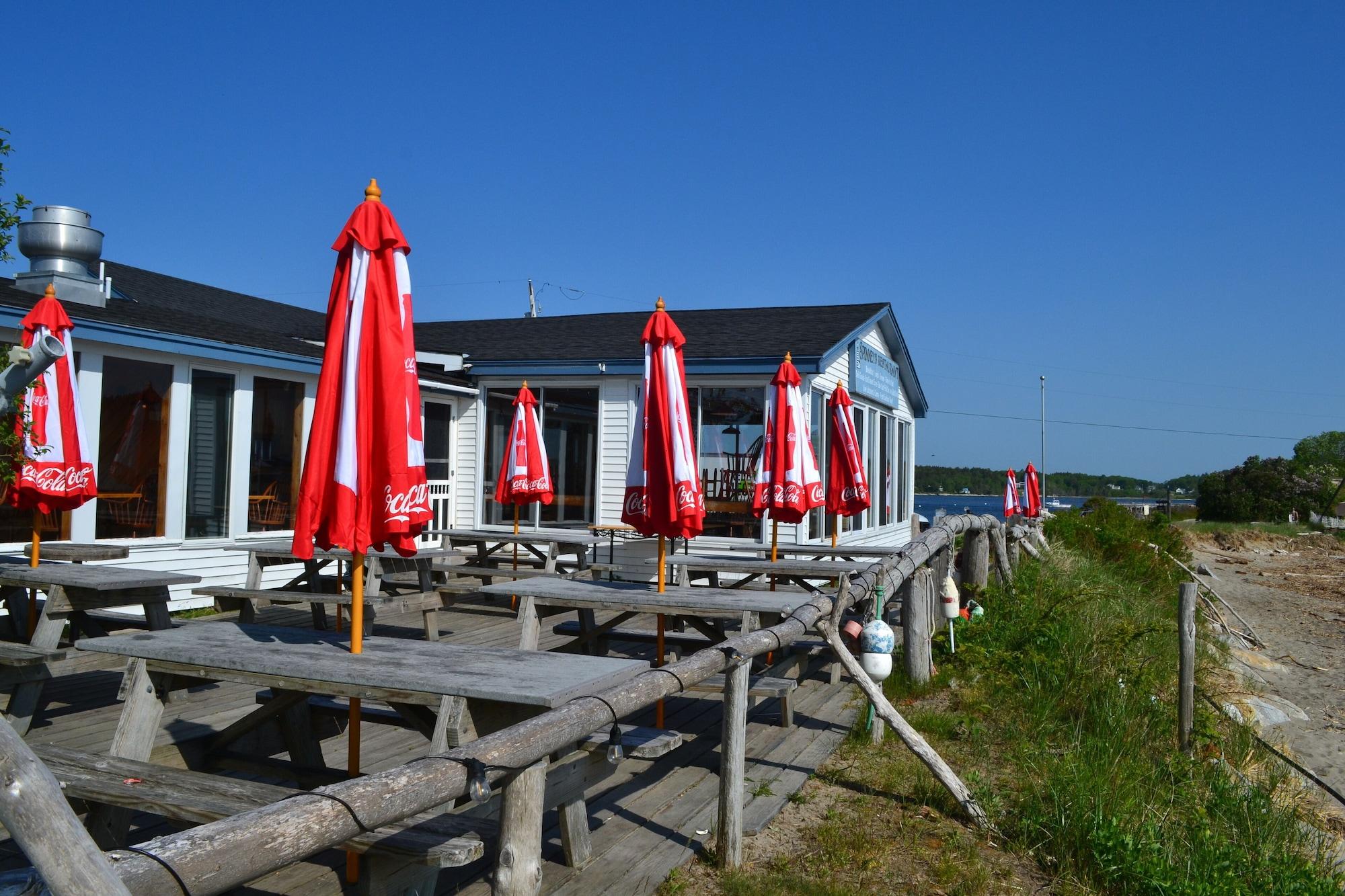 Varios Spinneys Guesthouse & Beach Cottages