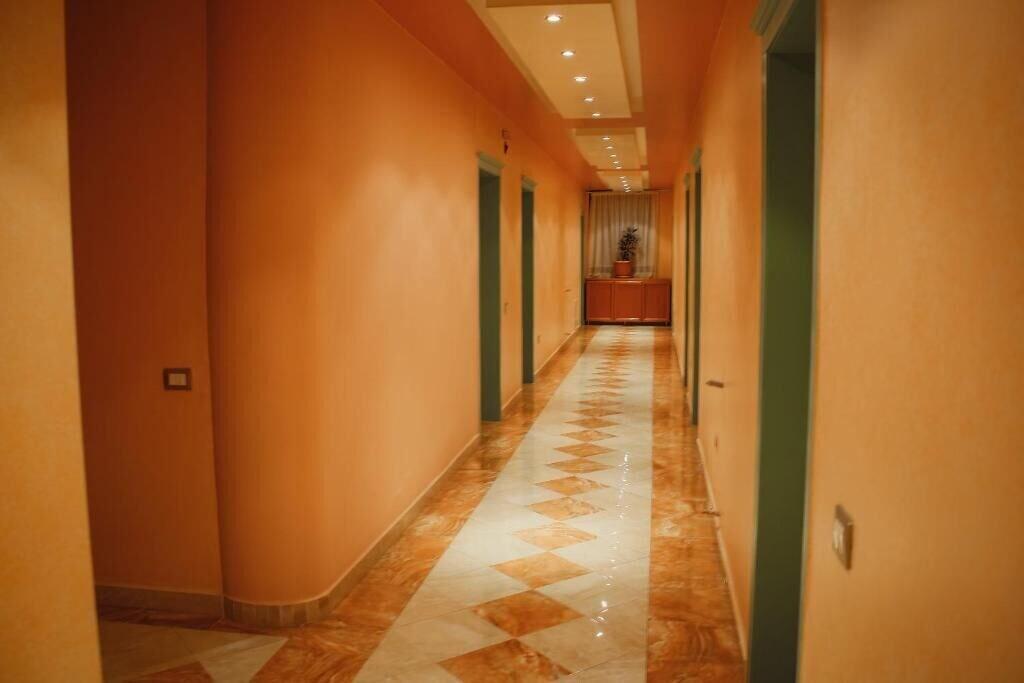 Varios Grand Hotel