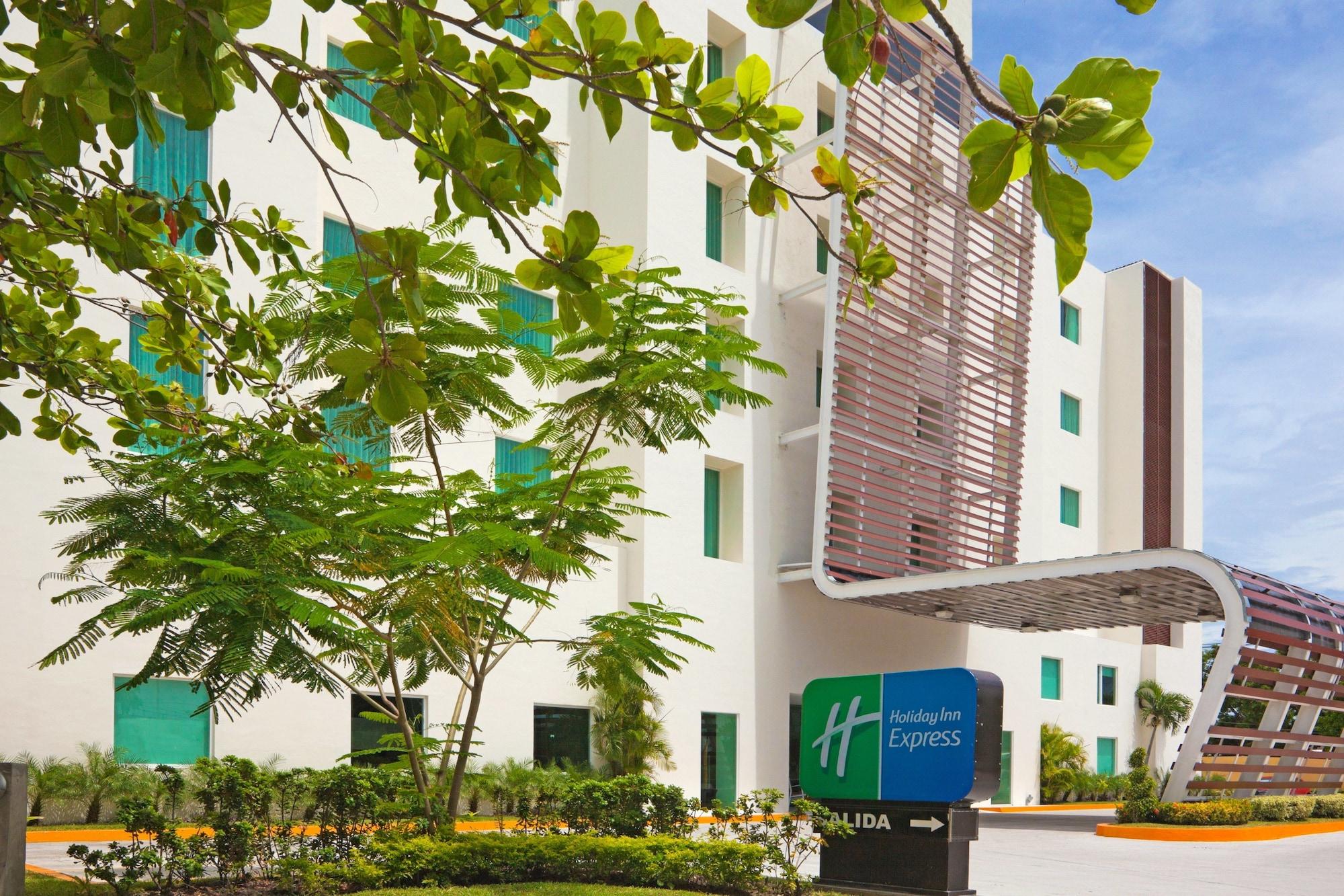 Vista Exterior Holiday Inn Express Ciudad Del Carmen by IHG