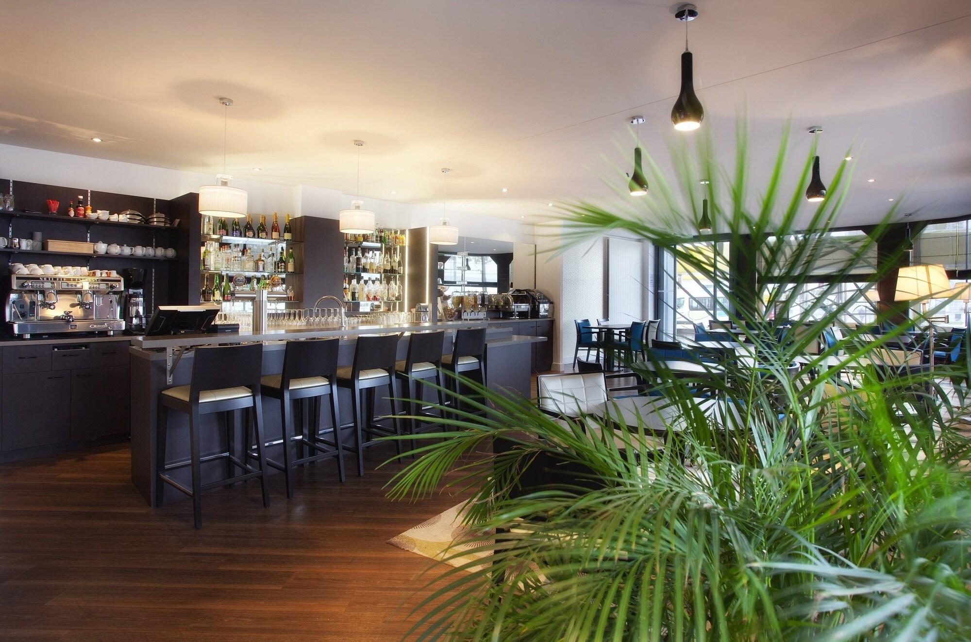 Bar/Salón Le Berry