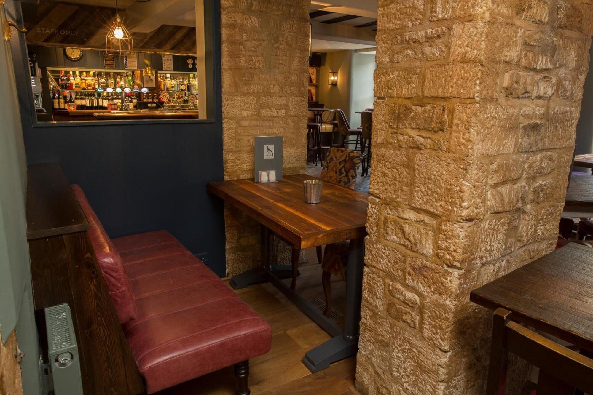 Bar/Salón The Golden Pheasant Inn