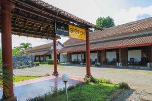 Alojamiento - OYO 2465 Hotel Raung View