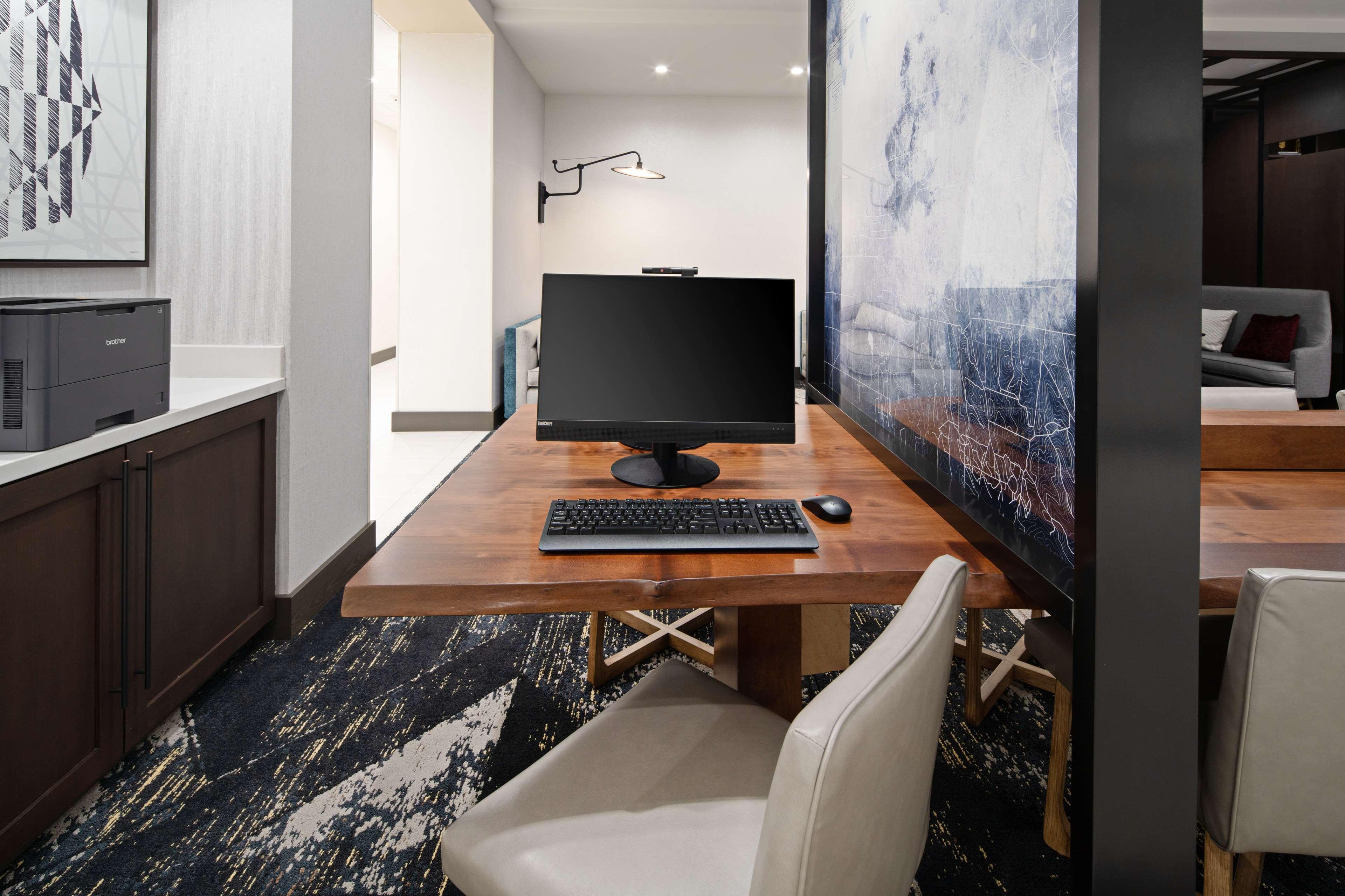 Vista Lobby Hyatt Place Bakersfield