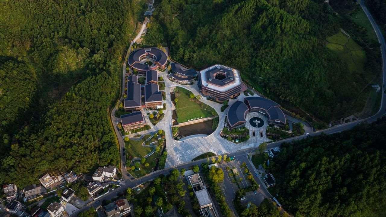 Vista Exterior Hilton Garden Inn Jingdezhen Taoyuan Valley