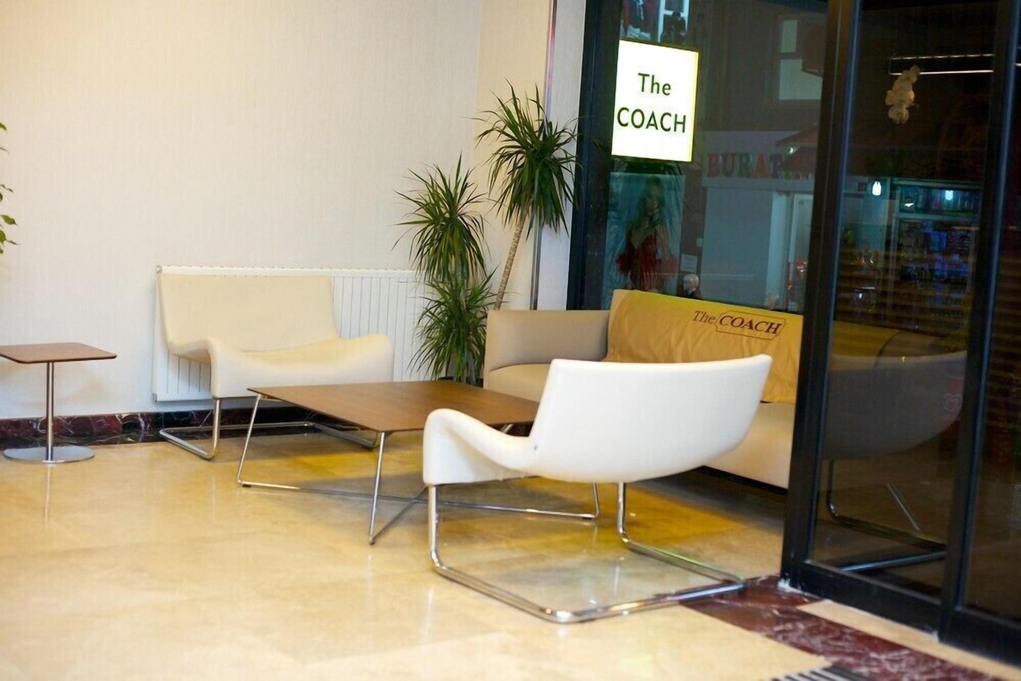 Vista Lobby THE COACH HOTEL