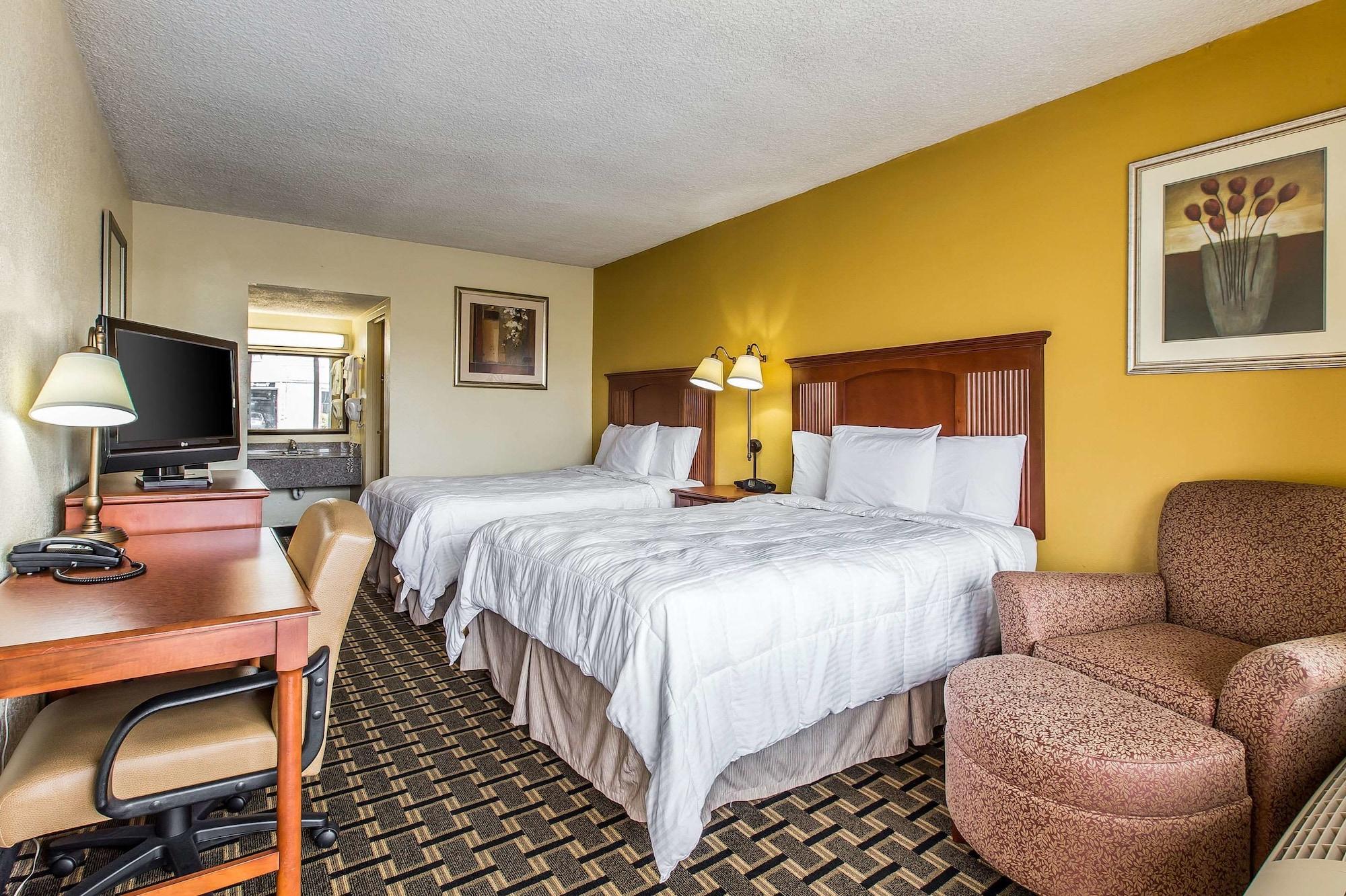 Habitación Econo Lodge Byron near Historic District - Warner Robins