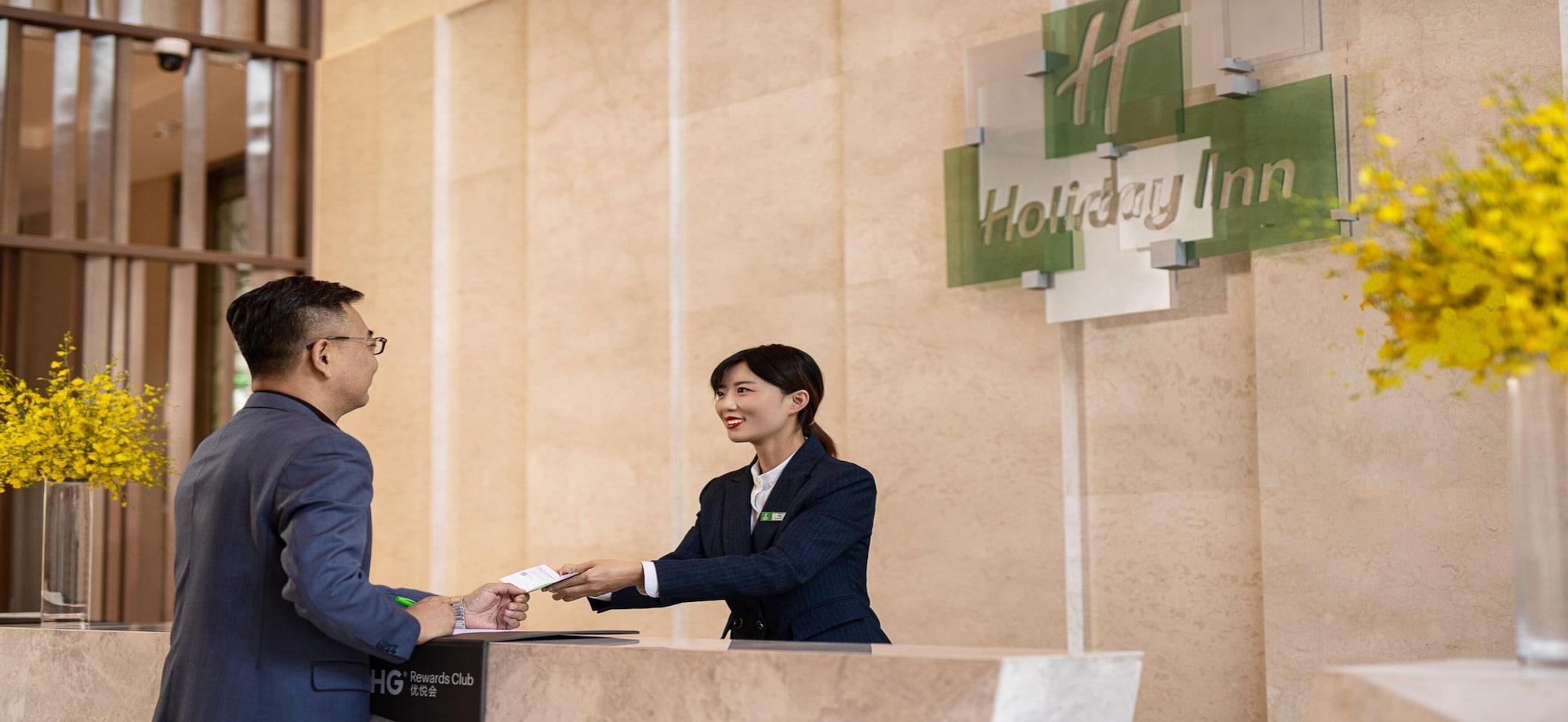 Vista Lobby Holiday Inn Hotel & Suites Langfang New Chaoyang by IHG