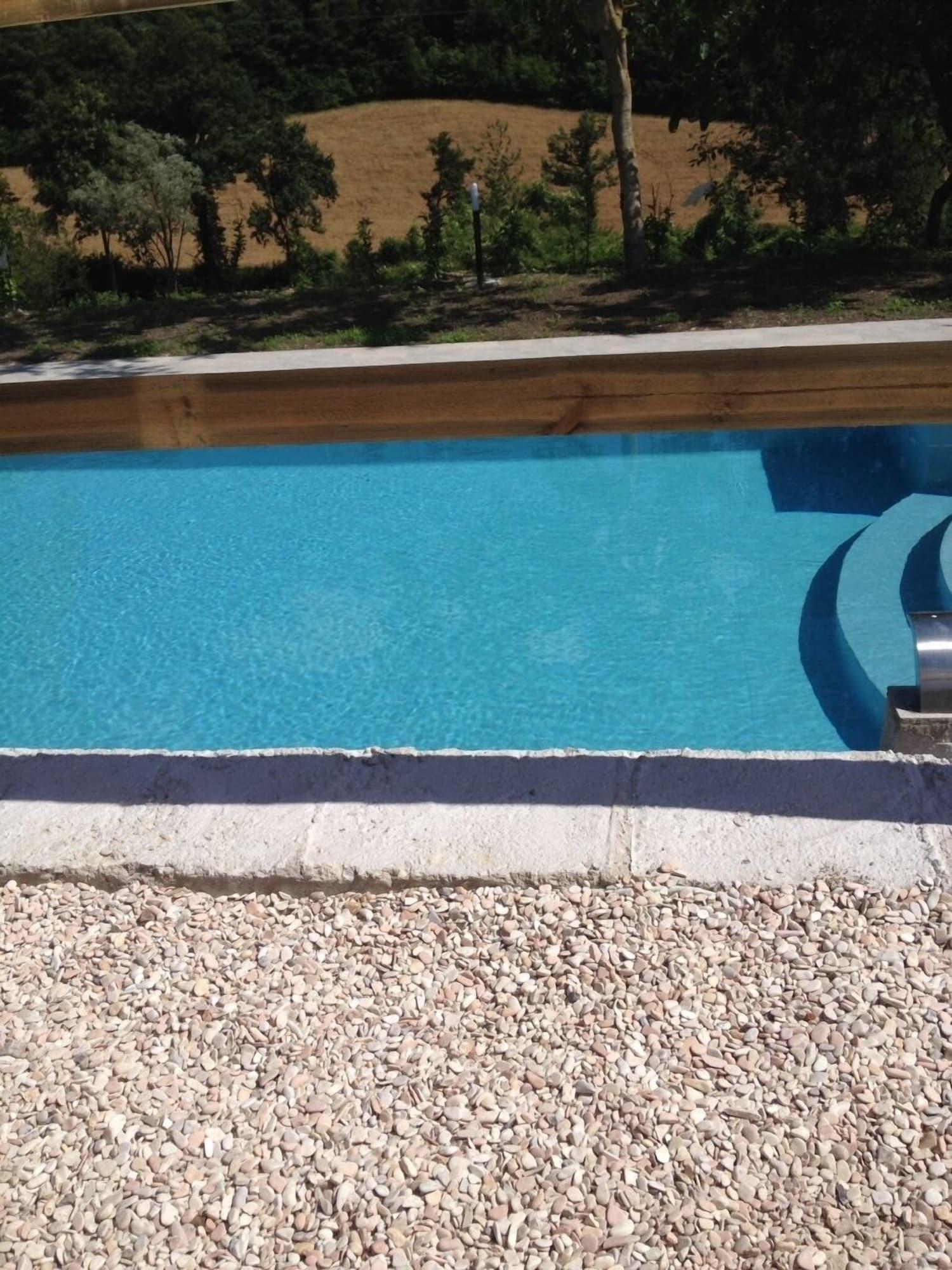 Vista Piscina Agriturismo Cailuca