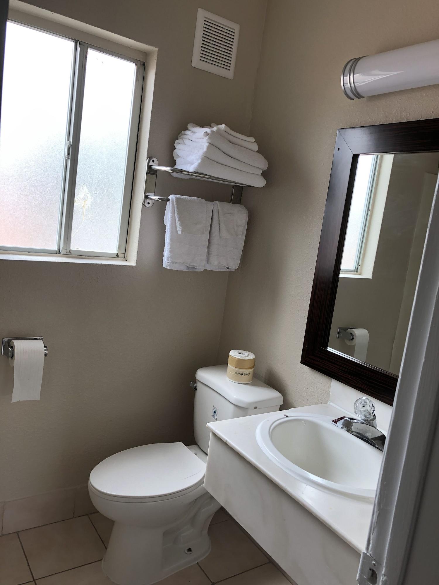 Equipamiento de Habitación American Inn Ontario