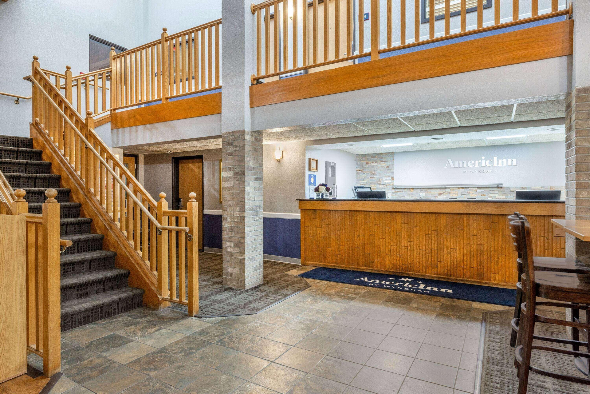 Vista Lobby AmericInn by Wyndham Dickinson