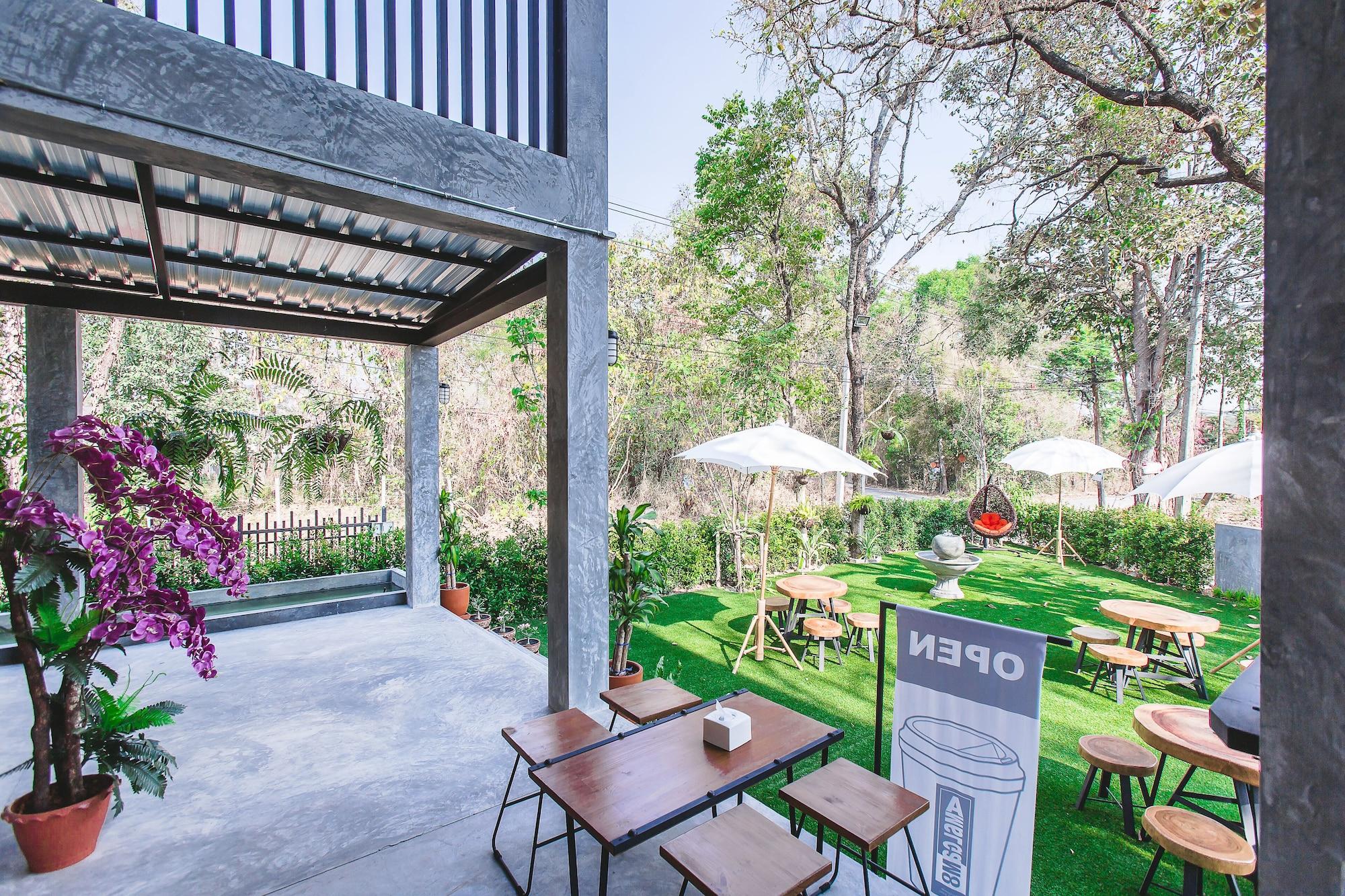 Bar/Salón Stucco Loft Residency