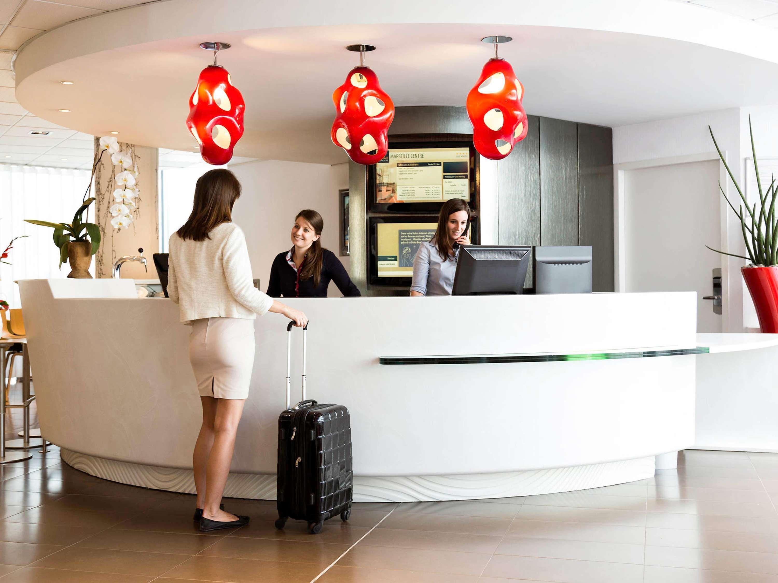Vista Lobby Novotel Suites Marseille Centre Euromed