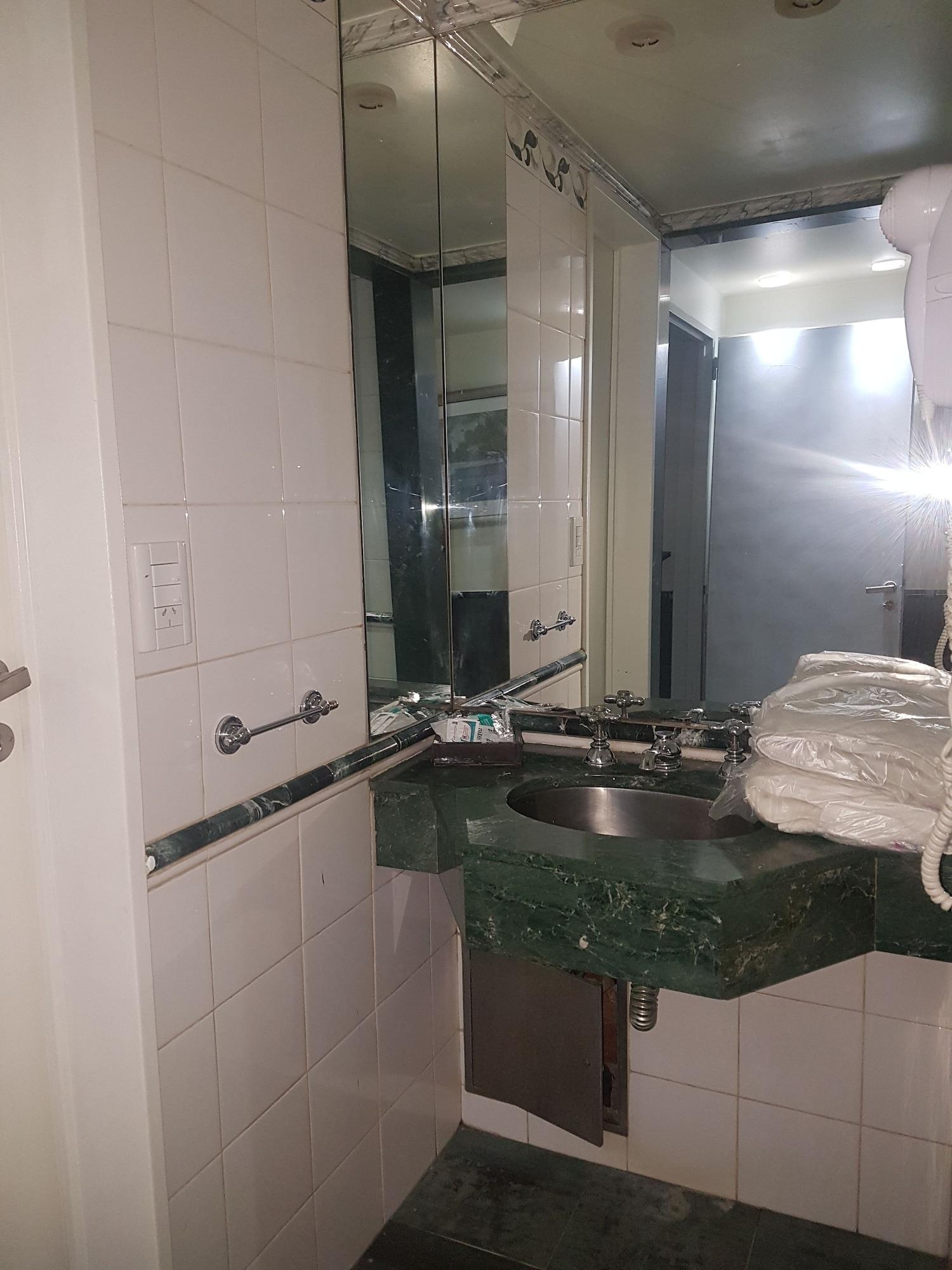 Equipamiento de Habitación Dallas Hotel (Motel)