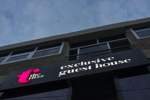 Alojamiento - The Ritzz Exclusive Guest House