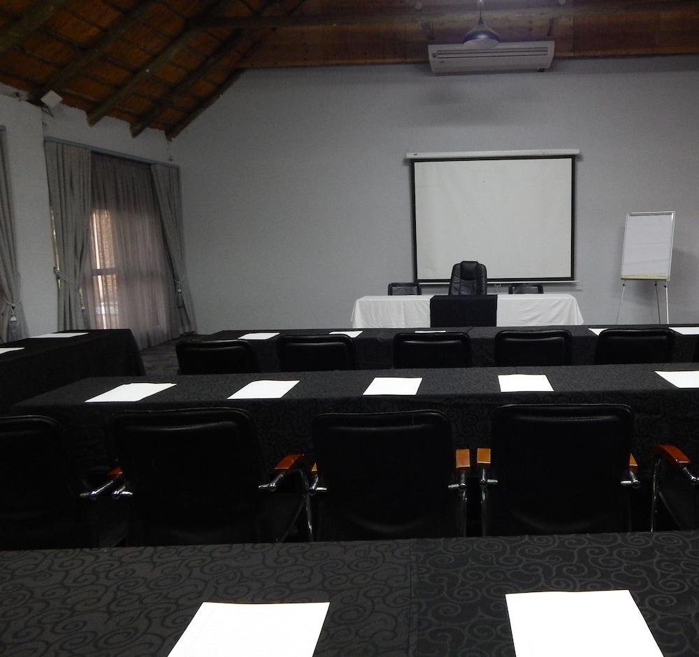 Sala de Reuniones Kwalape Safari Lodge