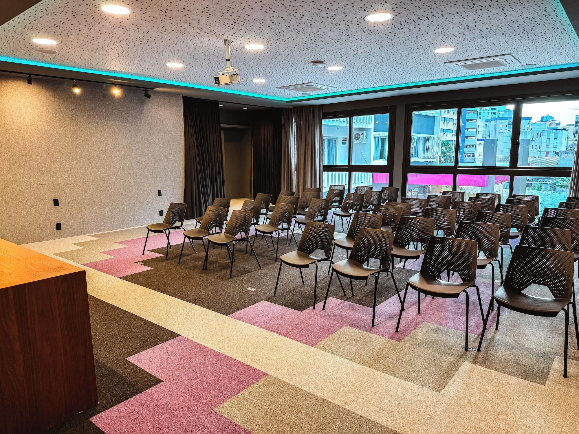 Sala de Reuniones Hotel Zata Econômico