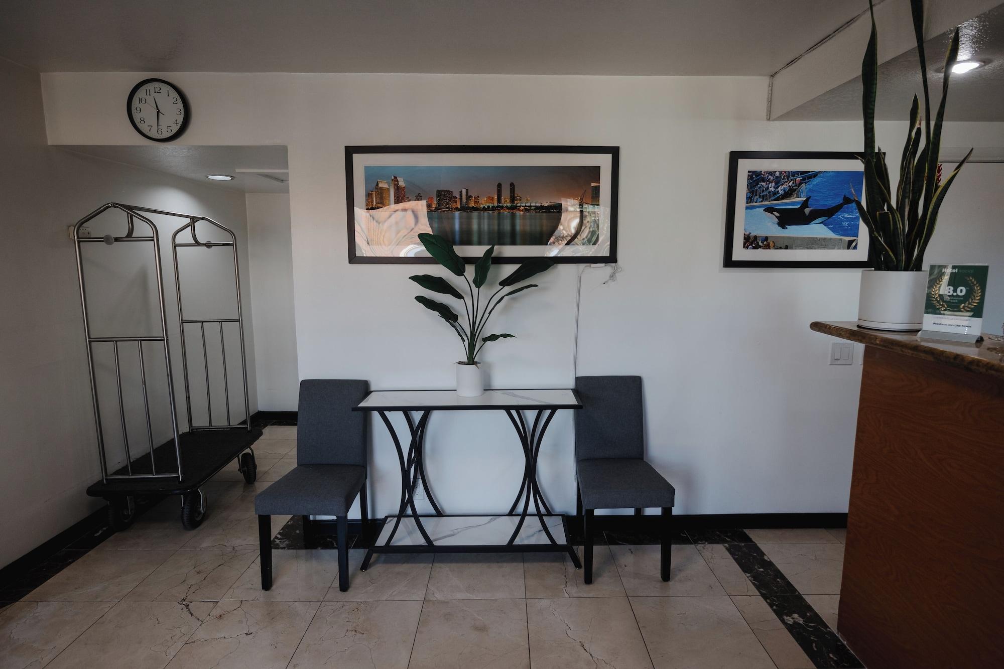 Vista Lobby Old Town Western Inn & Suites