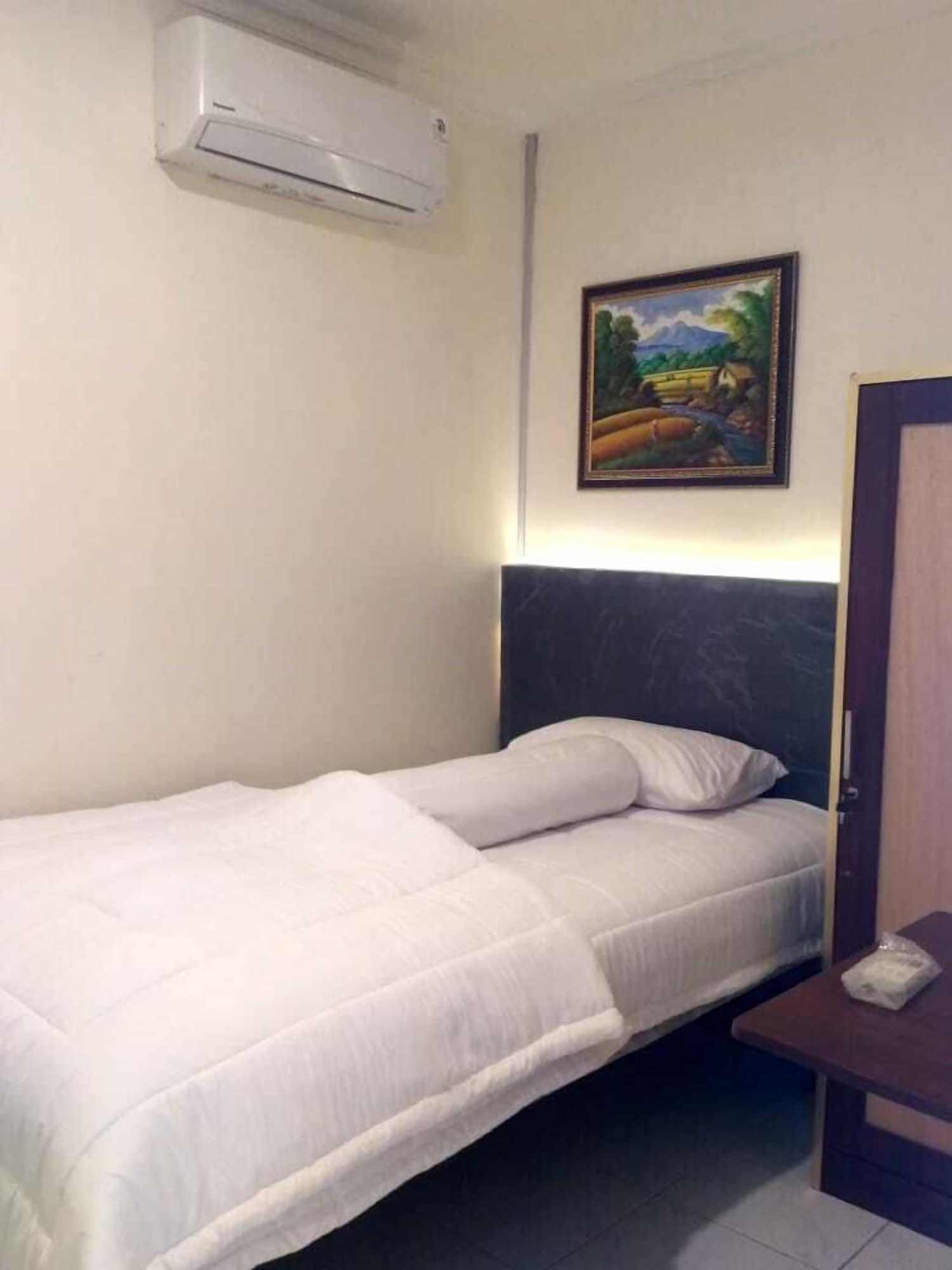 Varios Katalia Tomang