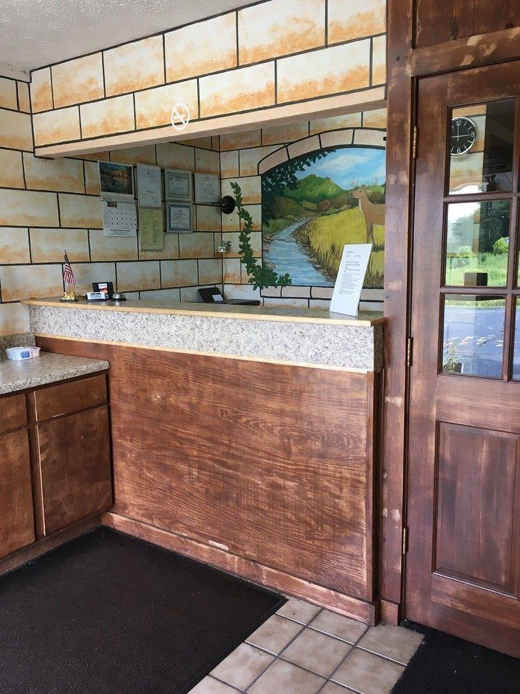 Vista Lobby Economy Inn Crossville