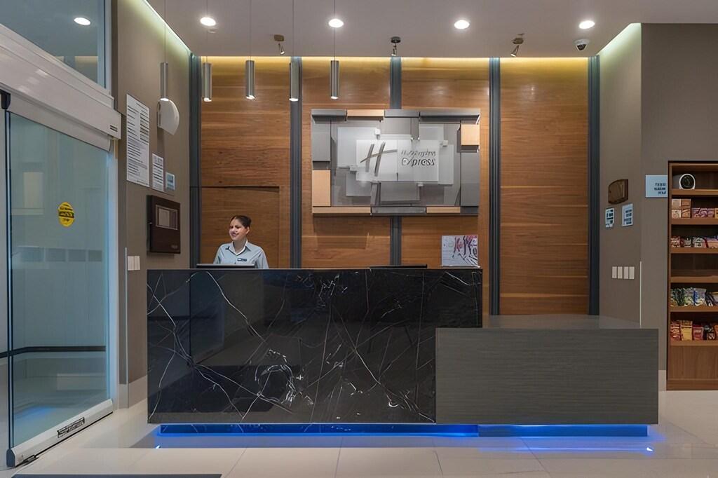 Vista Lobby Holiday Inn Express & Suites Silao Aeropuerto - Terminal by IHG