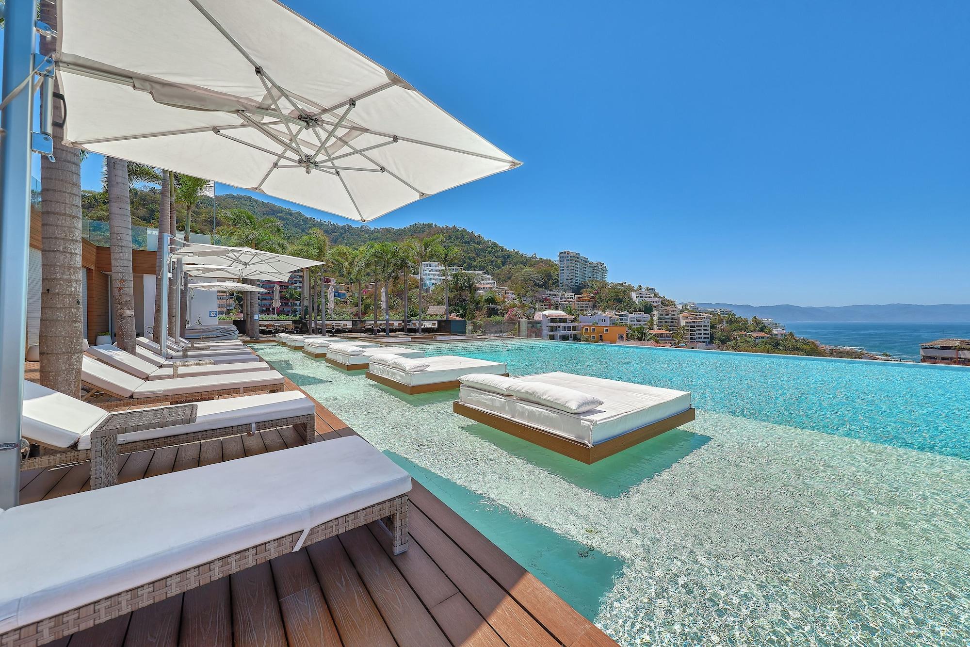 Vista Piscina Maxwell Collection Romantic Zone